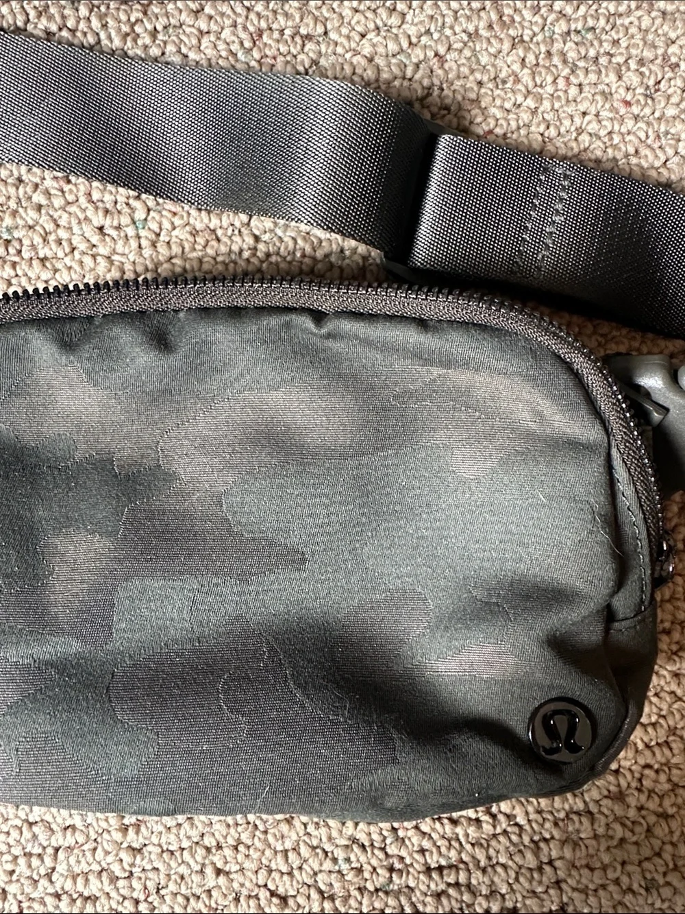 lululemon athletica dark green Camo Crossbody belt bag
